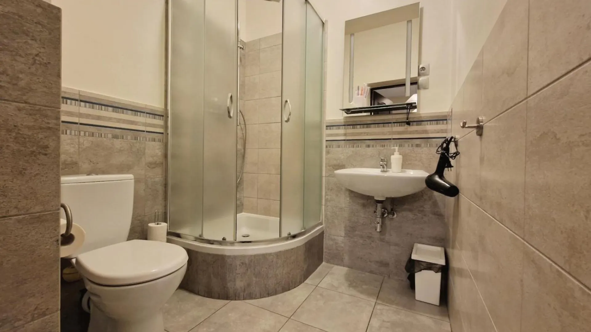 Apart Hostel Helvetia B&B Warschau Aparthotel