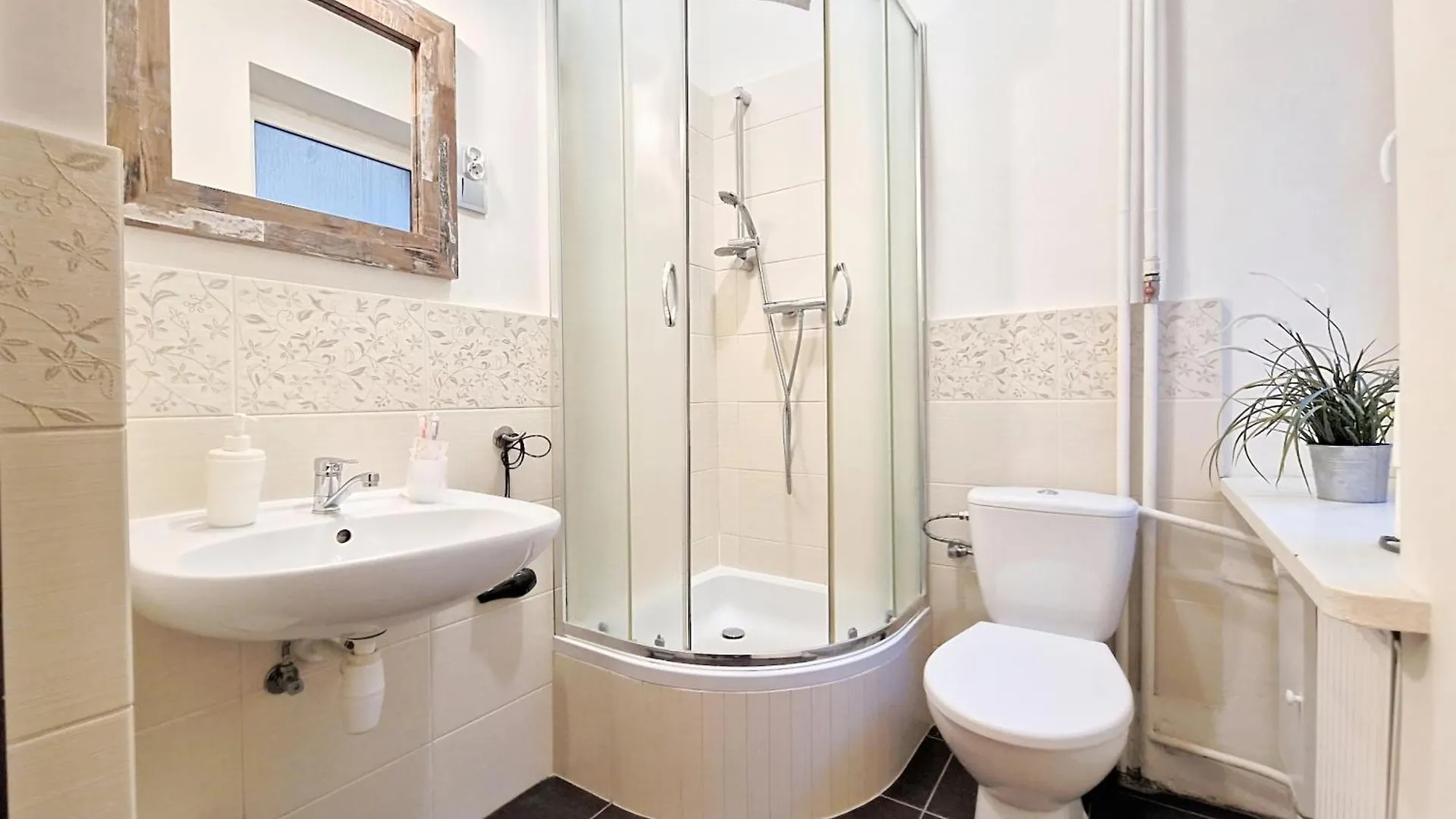 Aparthotel Apart Hostel Helvetia B&B Warsaw Poland