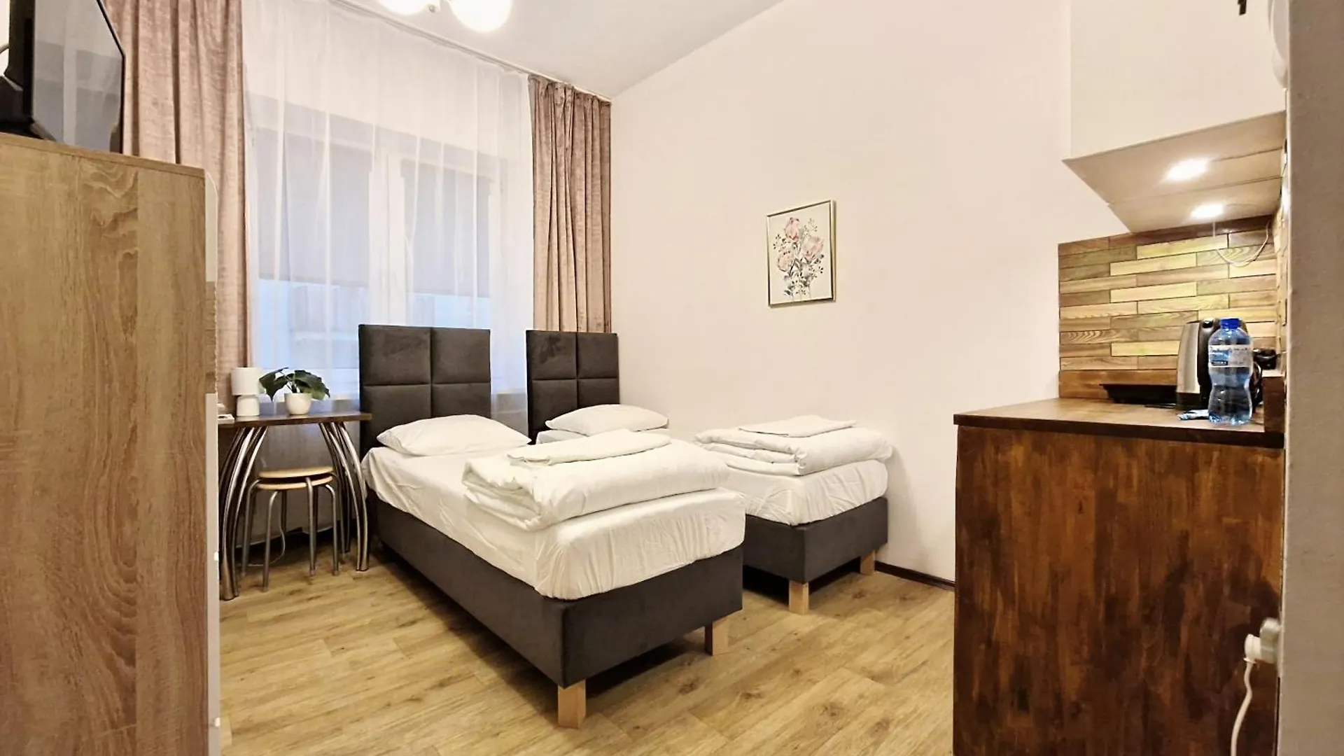 Aparthotel Apart Hostel Helvetia B&B Warsaw Poland