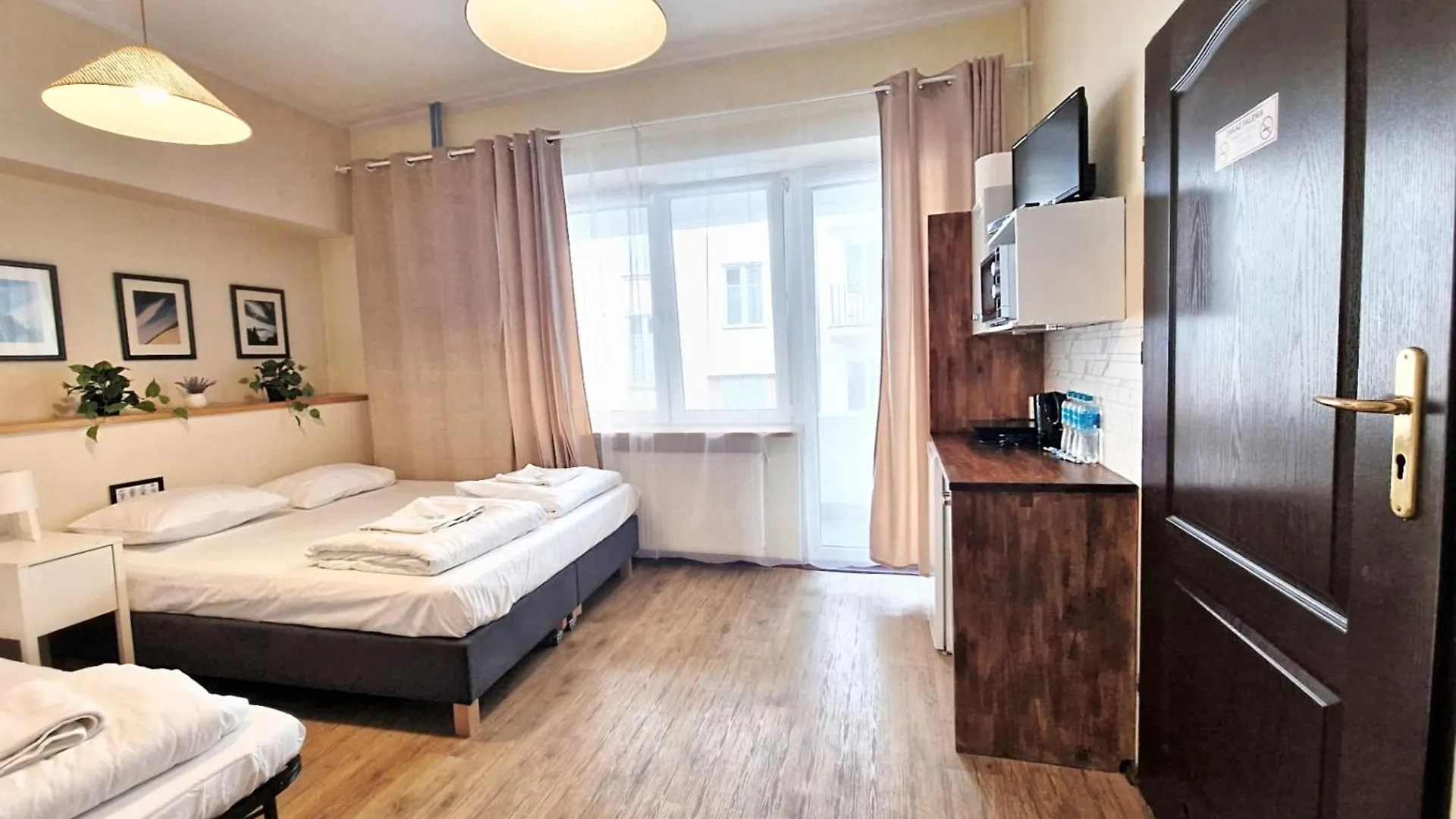 Apart Hostel Helvetia B&B Warschau